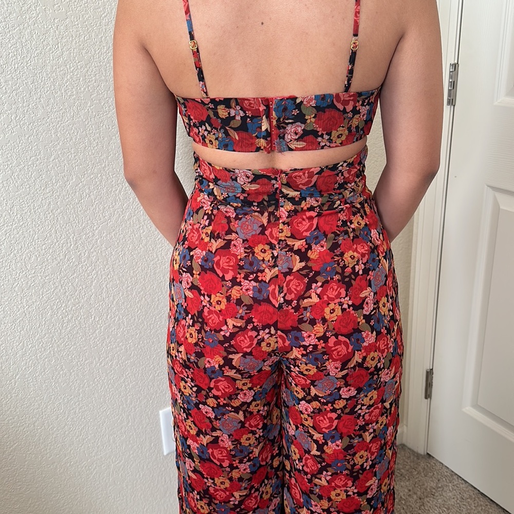 X Revolve House of Harlow 1960 "Joelle Red Floral Jumpsuit" Size S - Picture 6 of 15
